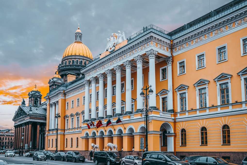 Здание Адмиралтейства возле Сенатской площади. Санкт-Петербург.